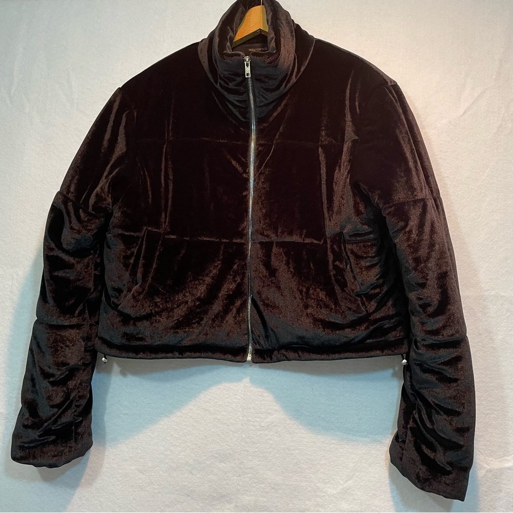 36 point 5 black cropped velour puffer coat Sz large